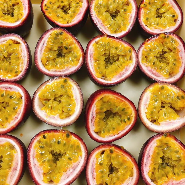 ナチュラルパッション沖縄産の無農薬パッションフルーツ 